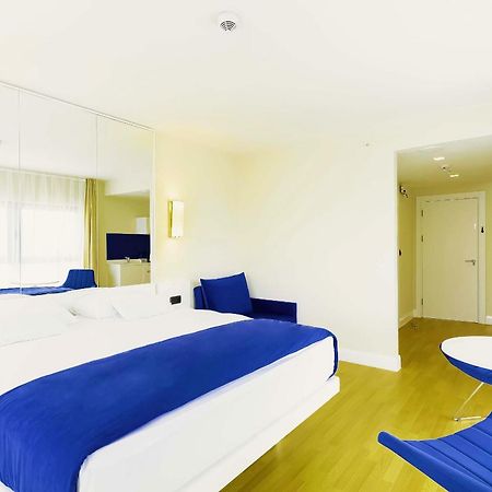 Orbi Twin Towers Aparthotel With Sea View Batumi Exterior photo