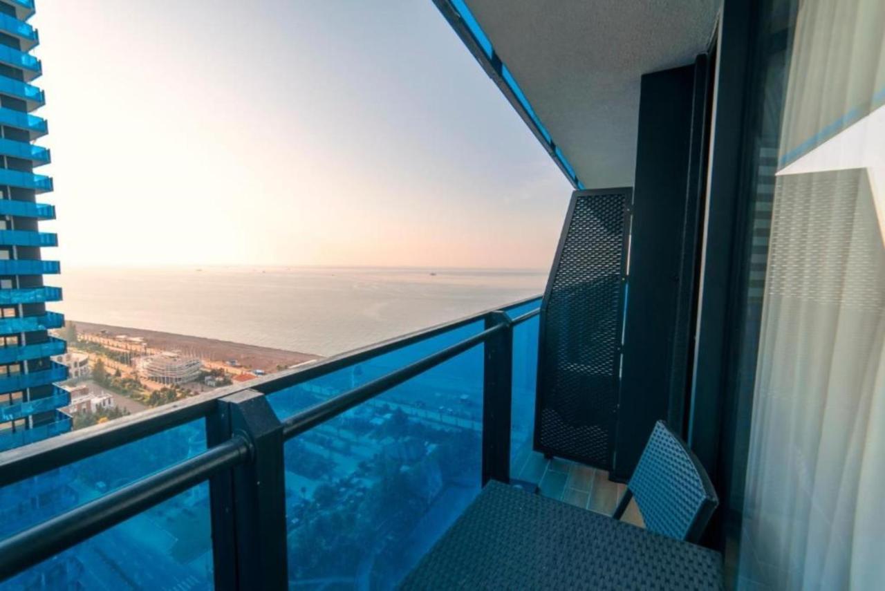 Orbi Twin Towers Aparthotel With Sea View Batumi Exterior photo