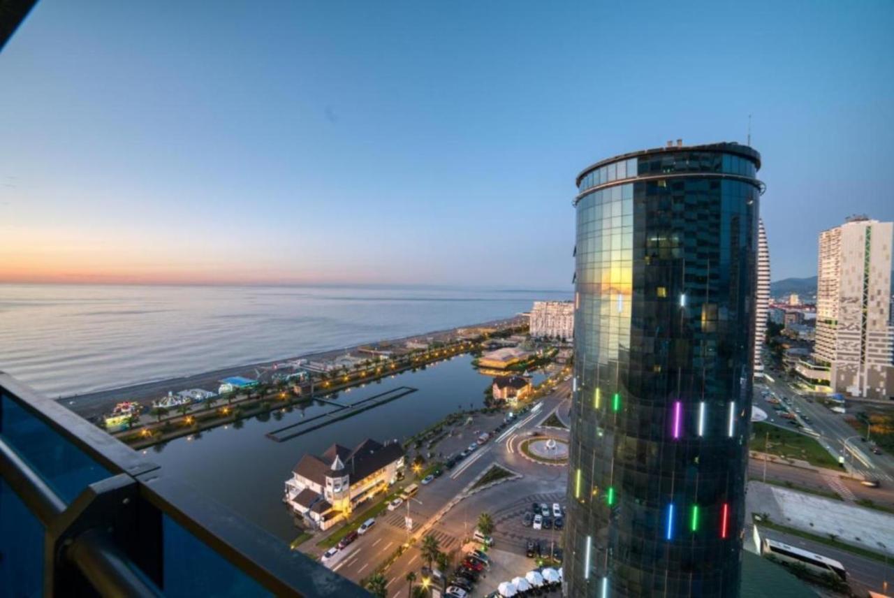 Orbi Twin Towers Aparthotel With Sea View Batumi Exterior photo