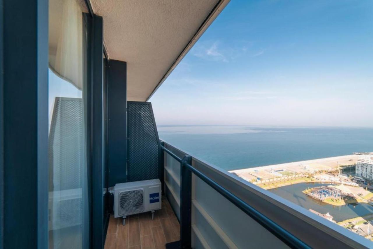 Orbi Twin Towers Aparthotel With Sea View Batumi Exterior photo