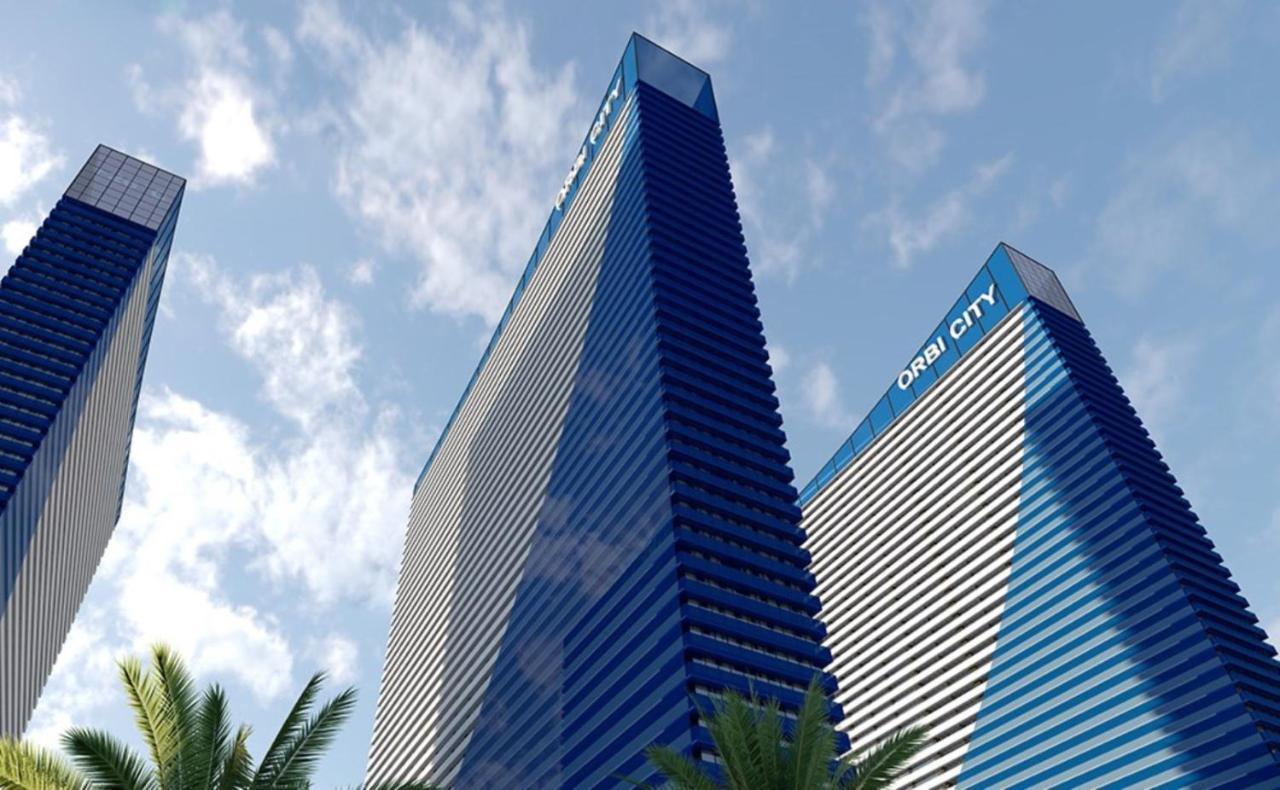 Orbi Twin Towers Aparthotel With Sea View Batumi Exterior photo
