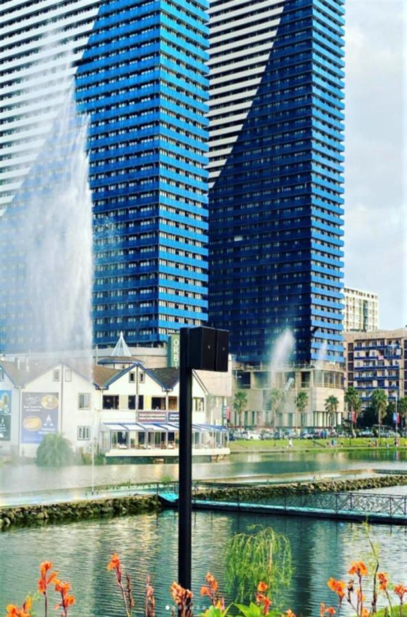 Orbi Twin Towers Aparthotel With Sea View Batumi Exterior photo