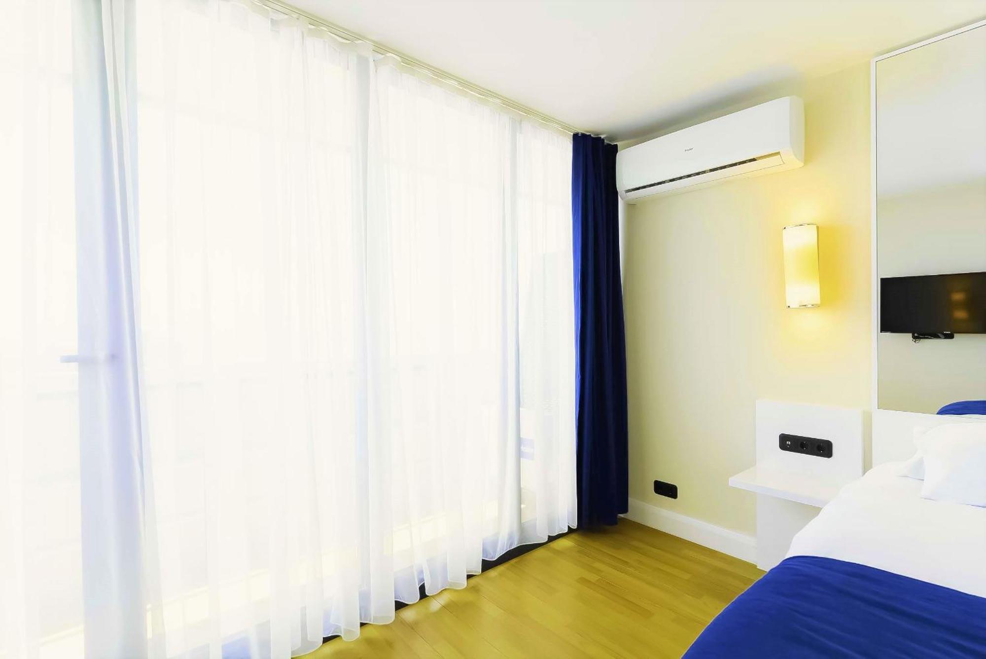 Orbi Twin Towers Aparthotel With Sea View Batumi Exterior photo