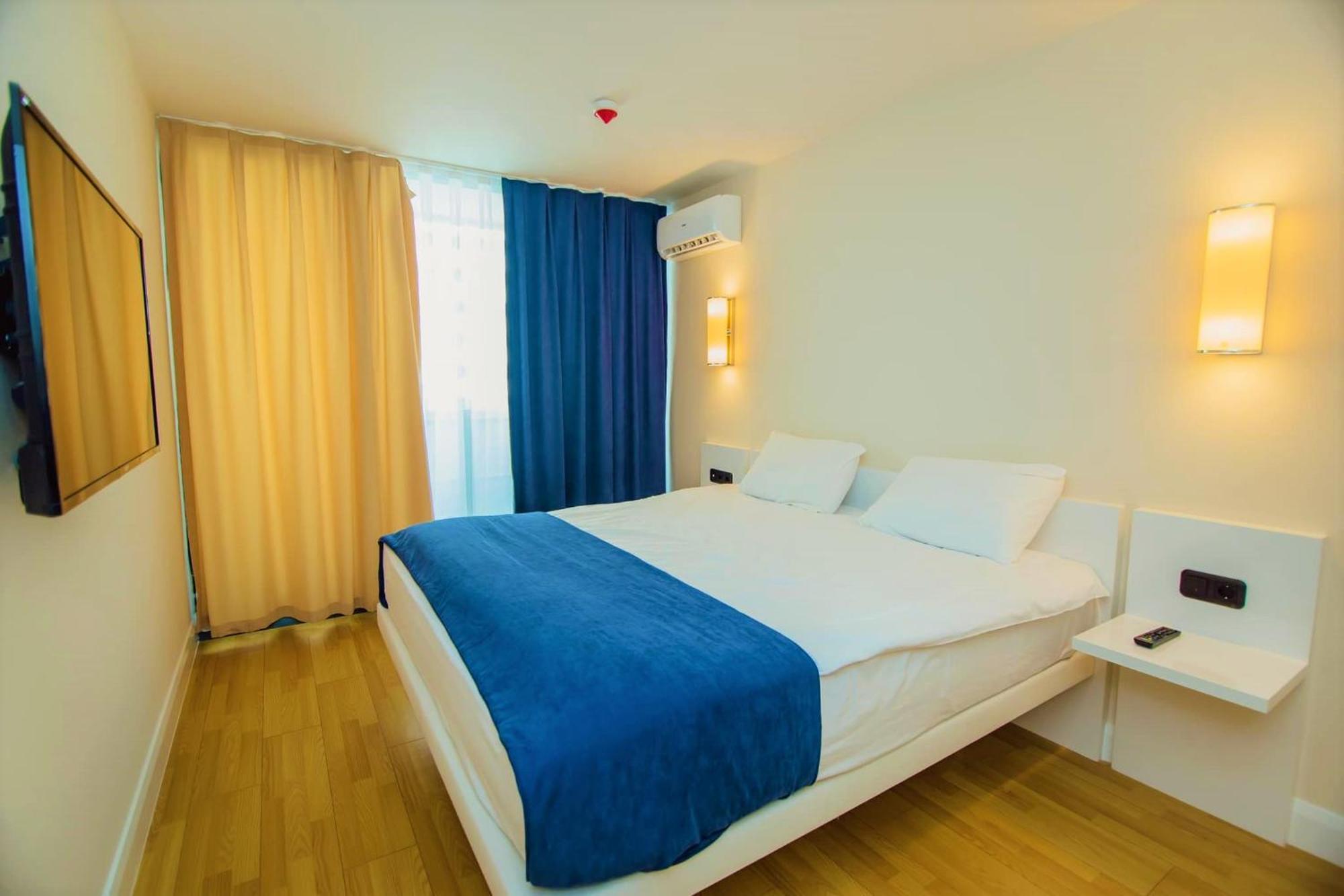 Orbi Twin Towers Aparthotel With Sea View Batumi Exterior photo