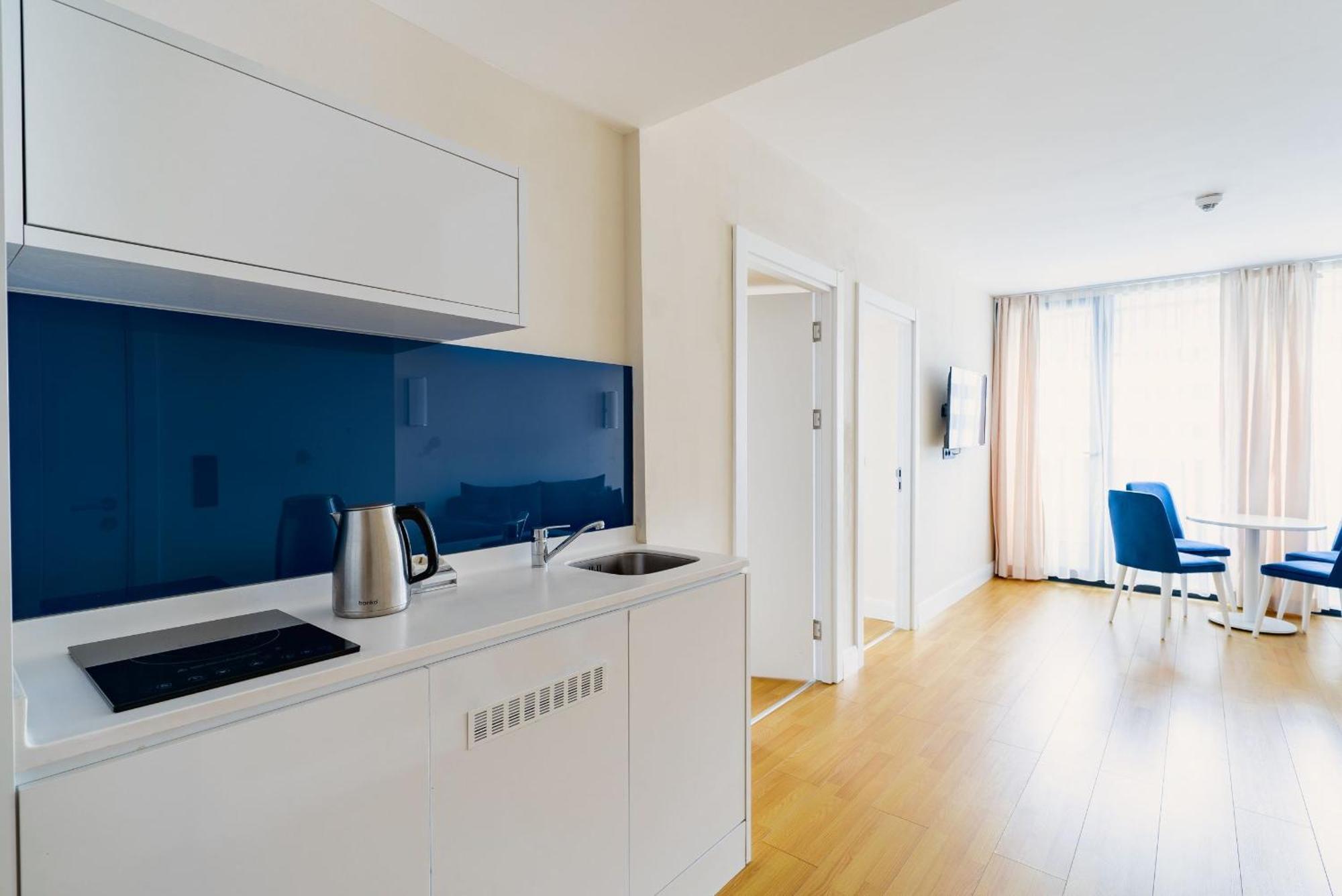 Orbi Twin Towers Aparthotel With Sea View Batumi Exterior photo