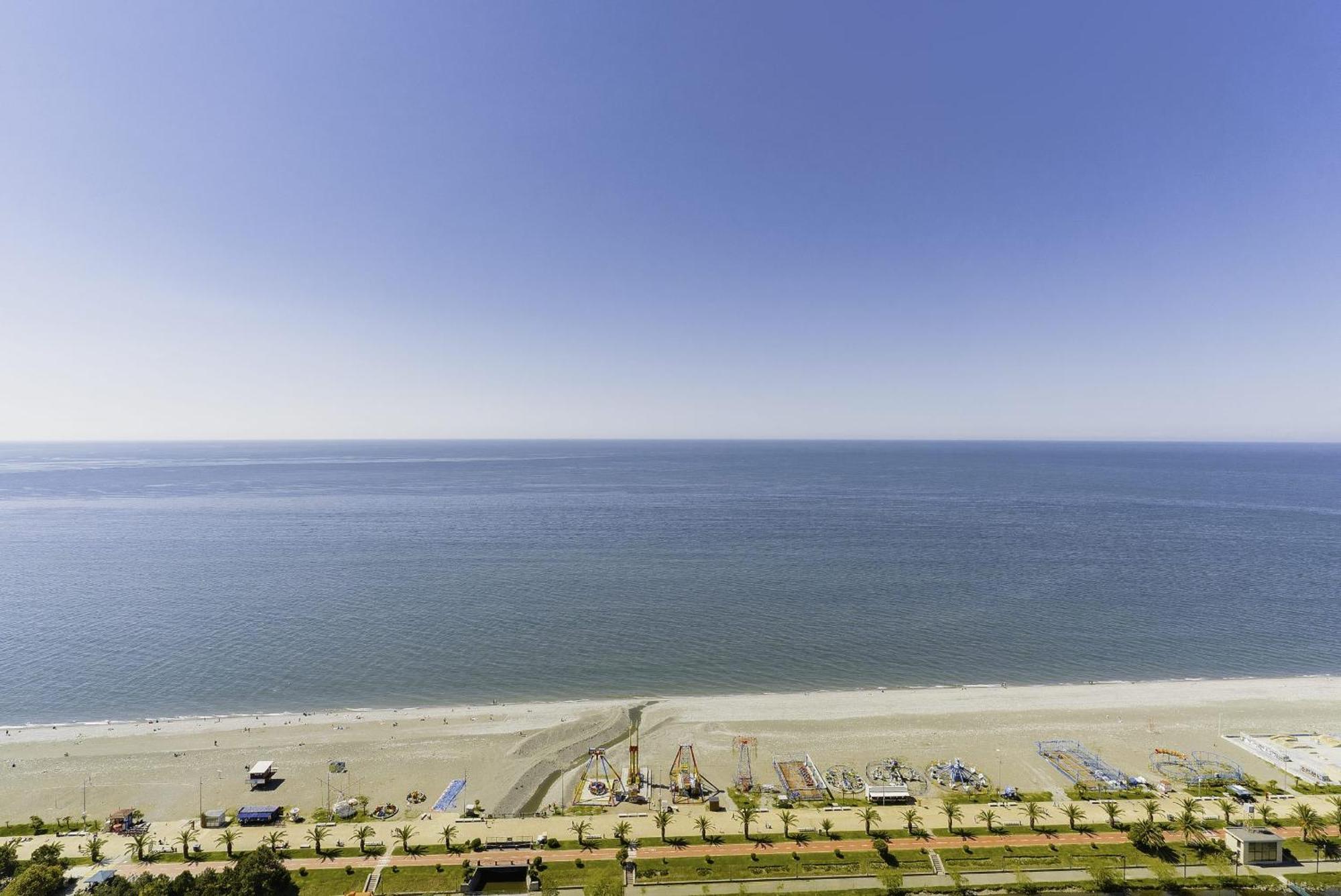 Orbi Twin Towers Aparthotel With Sea View Batumi Exterior photo