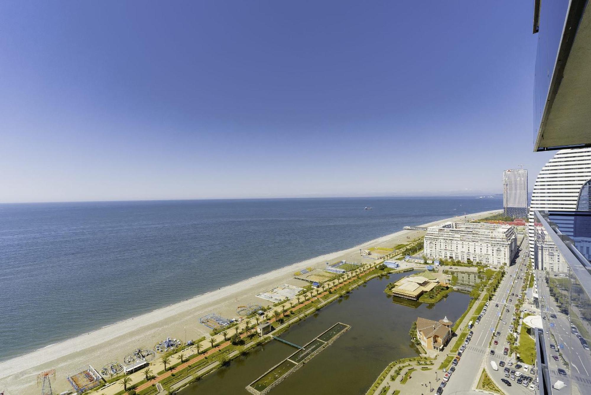 Orbi Twin Towers Aparthotel With Sea View Batumi Exterior photo