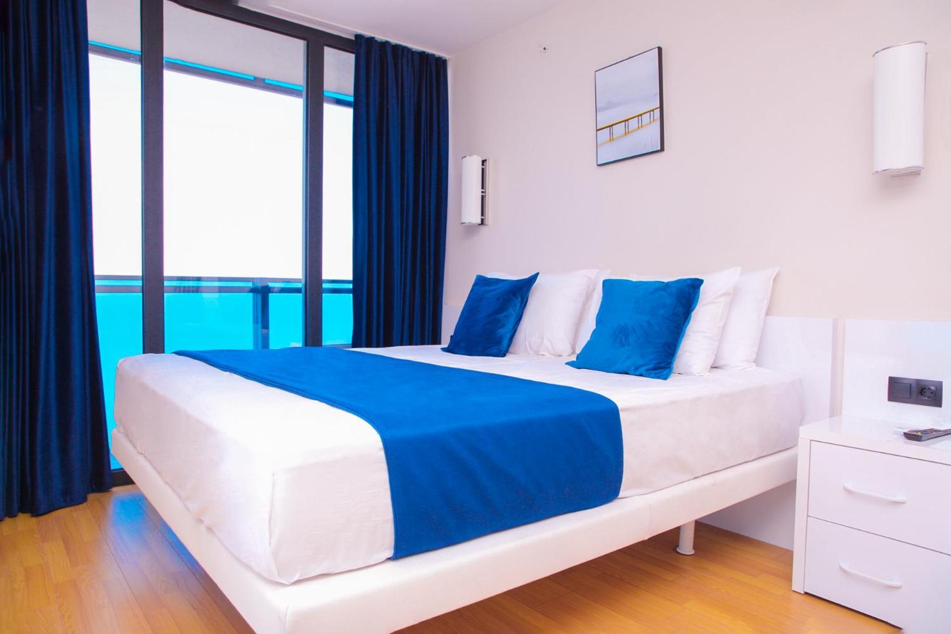Orbi Twin Towers Aparthotel With Sea View Batumi Exterior photo