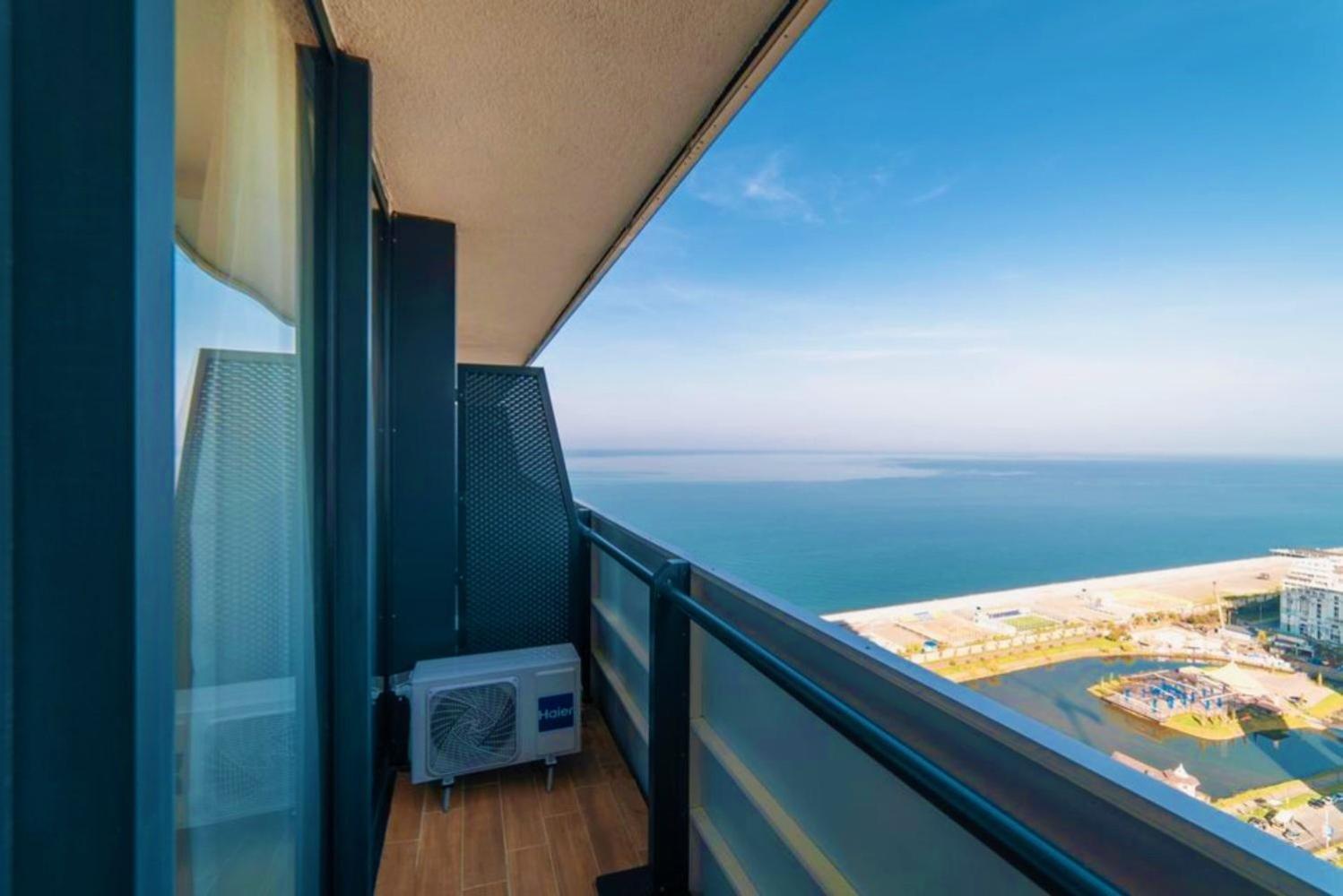 Orbi Twin Towers Aparthotel With Sea View Batumi Exterior photo